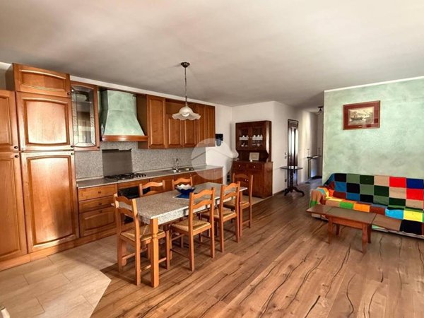 casa indipendente in vendita ad Esine in zona Plemo