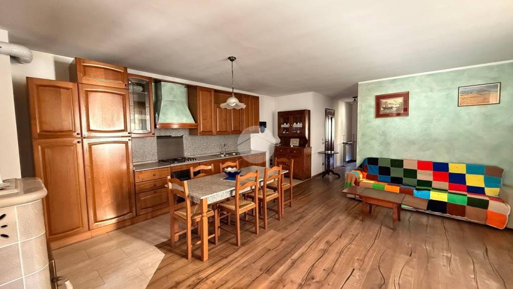 casa indipendente in vendita ad Esine in zona Plemo