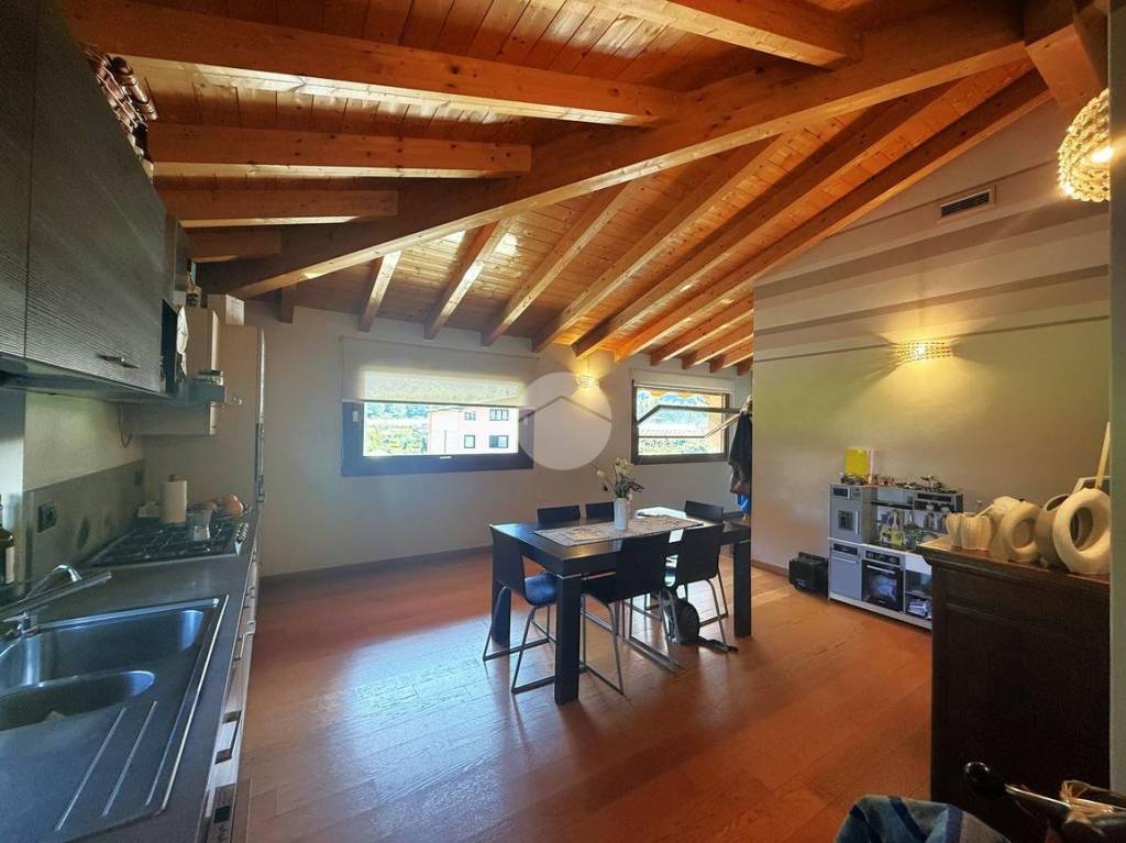 appartamento in vendita ad Esine in zona Sacca