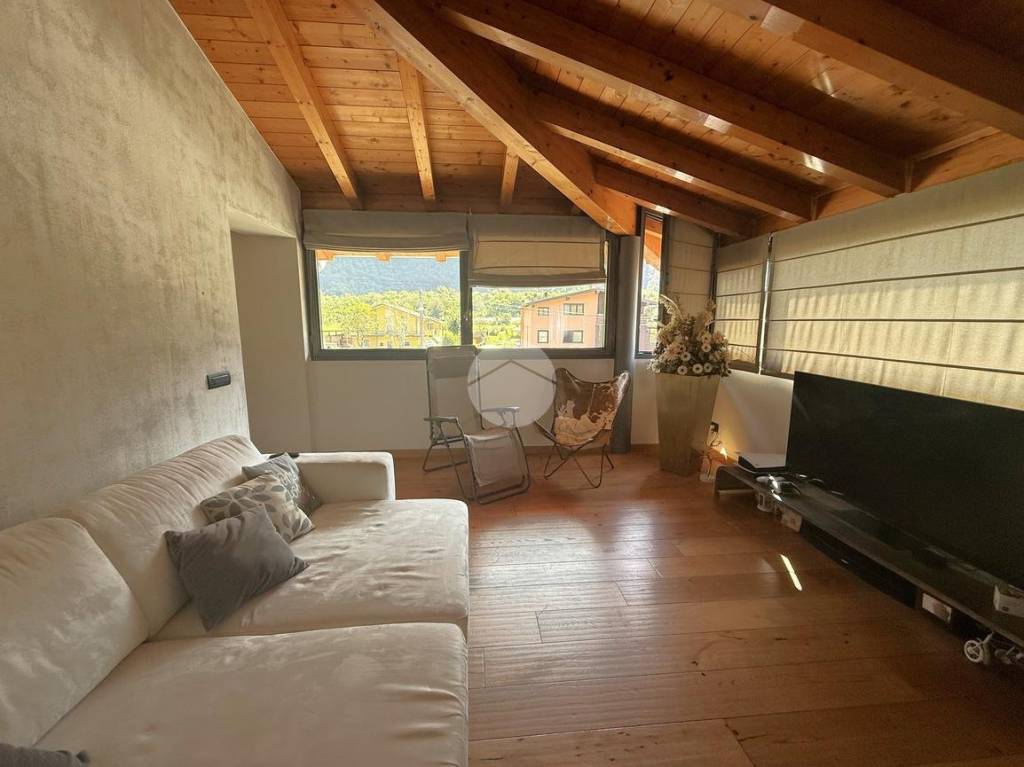 appartamento in vendita ad Esine in zona Sacca