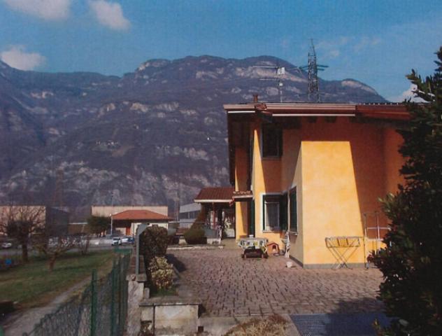 casa indipendente in vendita ad Esine