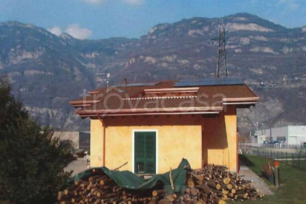 casa indipendente in vendita ad Esine in zona Plemo