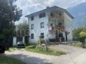 appartamento in vendita ad Esine in zona Sacca