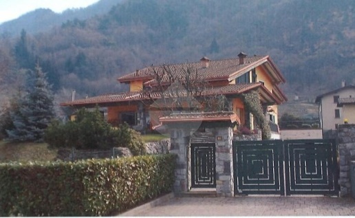 appartamento in vendita ad Esine in zona Plemo