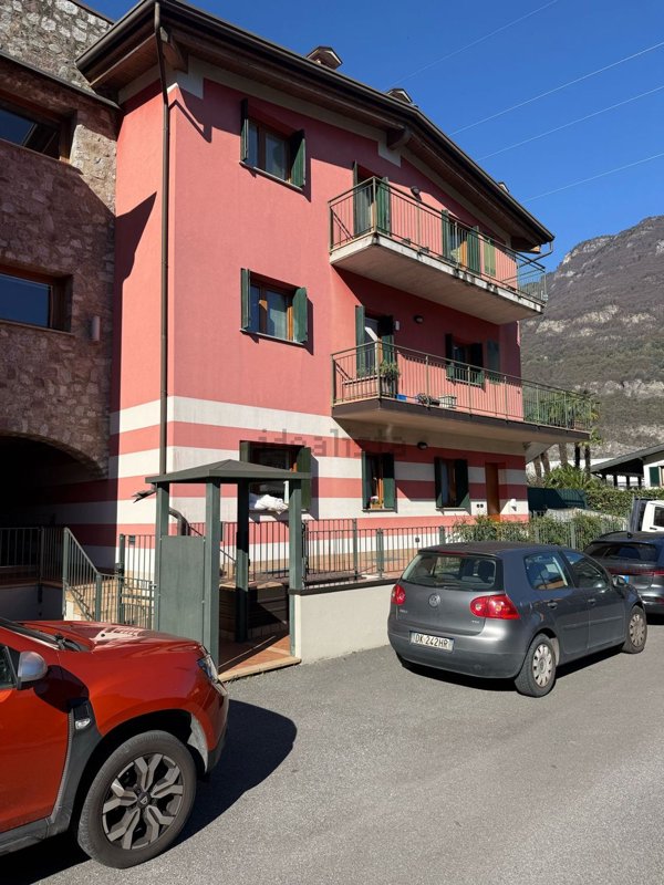 appartamento in vendita ad Esine in zona Plemo