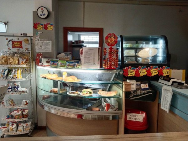 negozio in vendita ad Esine in zona Sacca