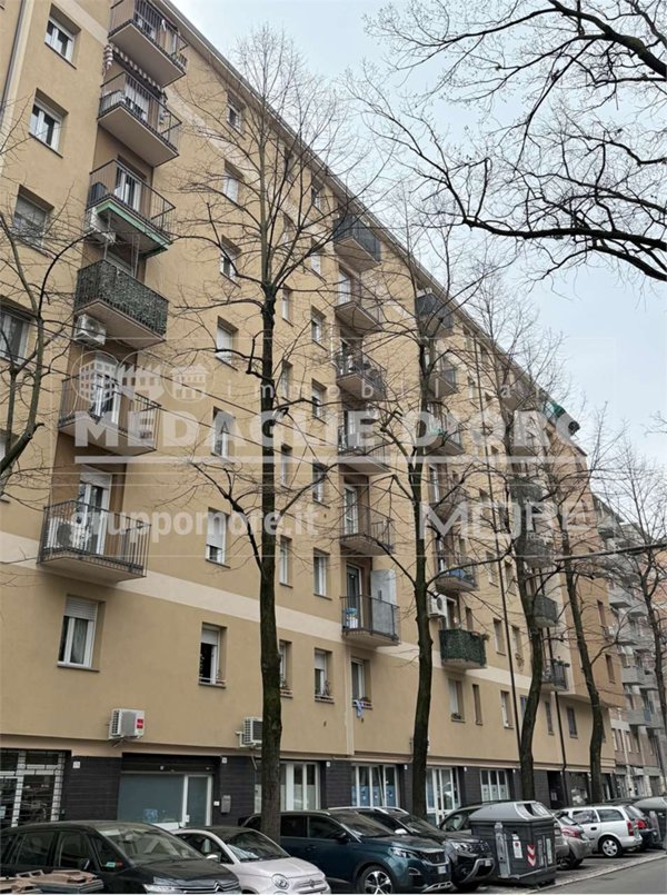 negozio in vendita ad Esine in zona Sacca