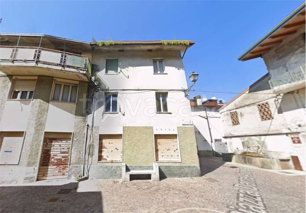 appartamento in vendita ad Esine in zona Sacca