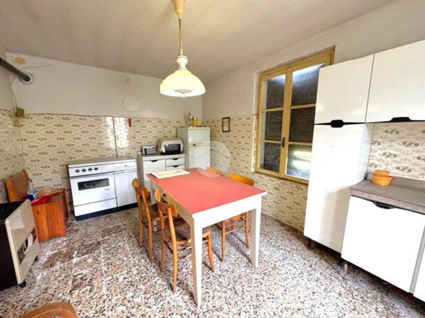 casa indipendente in vendita ad Esine in zona Sacca