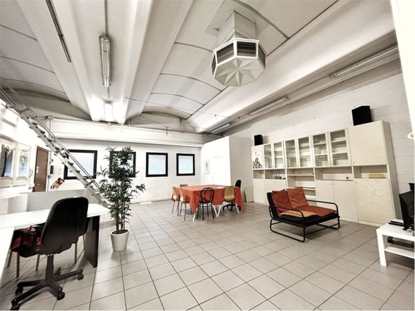 ufficio in vendita ad Esine in zona Sacca