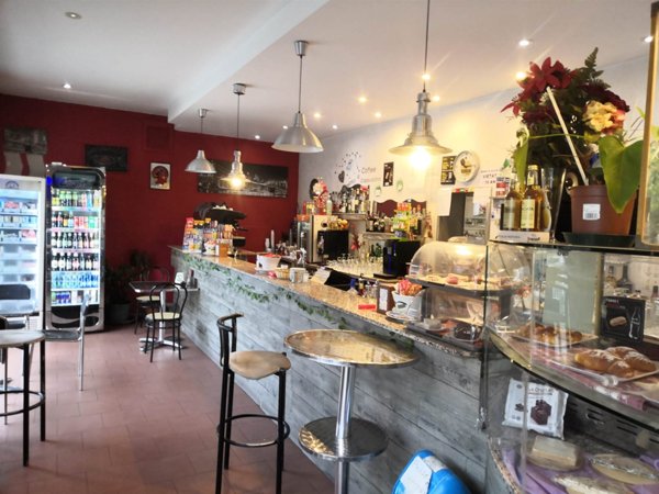 negozio in vendita ad Esine in zona Sacca