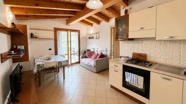 appartamento in vendita ad Esine in zona Plemo