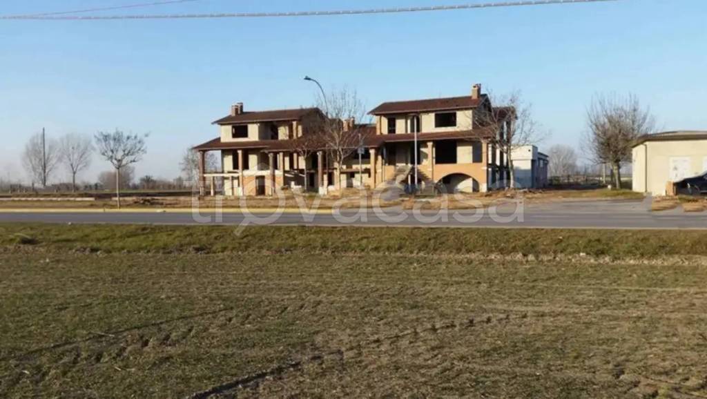 casa indipendente in vendita a Fiesse in zona Cadimarco