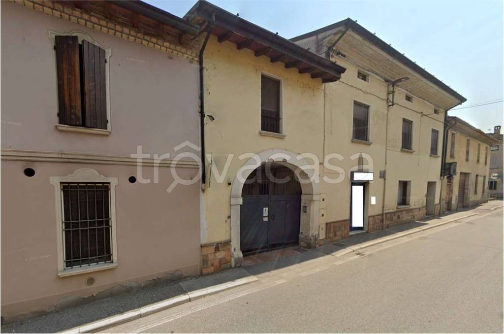 locale commerciale in vendita a Fiesse