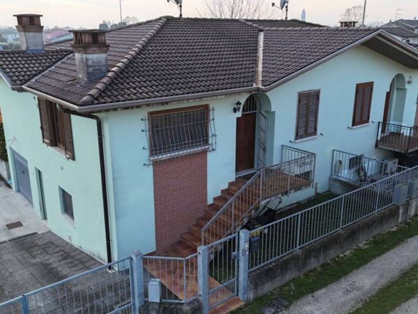 casa indipendente in vendita a Fiesse