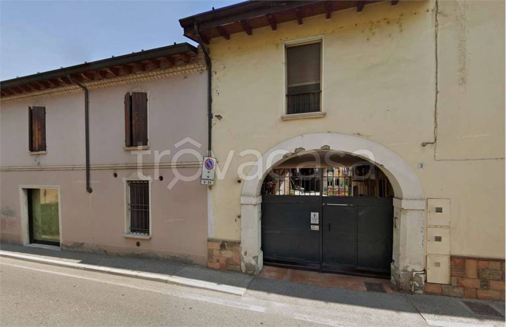 locale commerciale in vendita a Fiesse