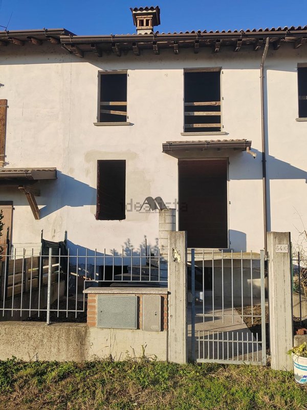 casa indipendente in vendita a Fiesse in zona Cadimarco
