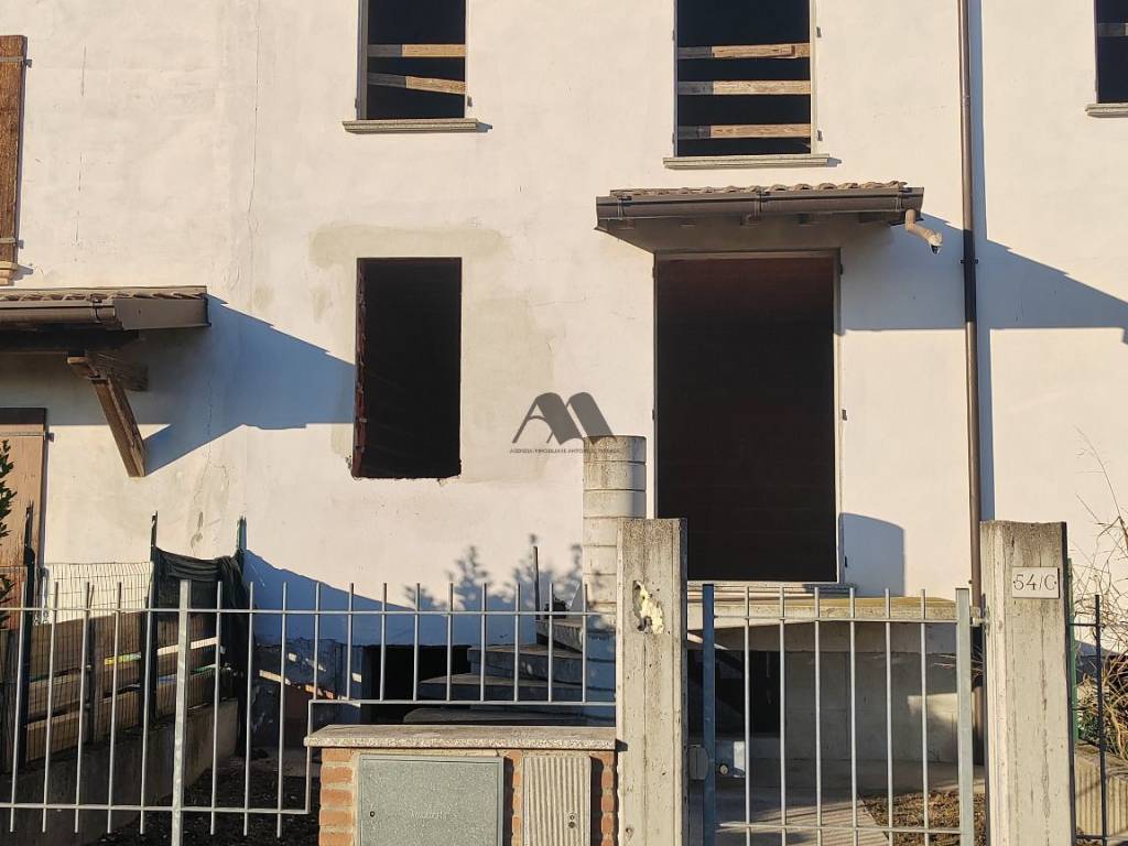 casa indipendente in vendita a Fiesse in zona Cadimarco