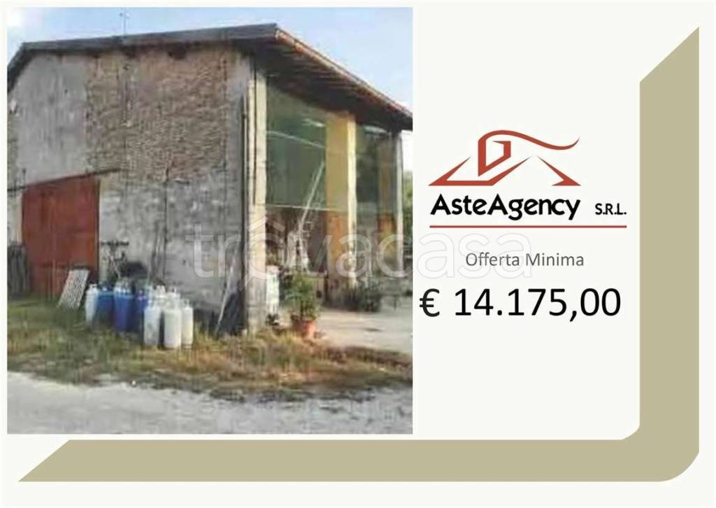 locale di sgombero in vendita a Fiesse