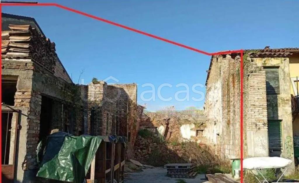 locale commerciale in vendita a Fiesse