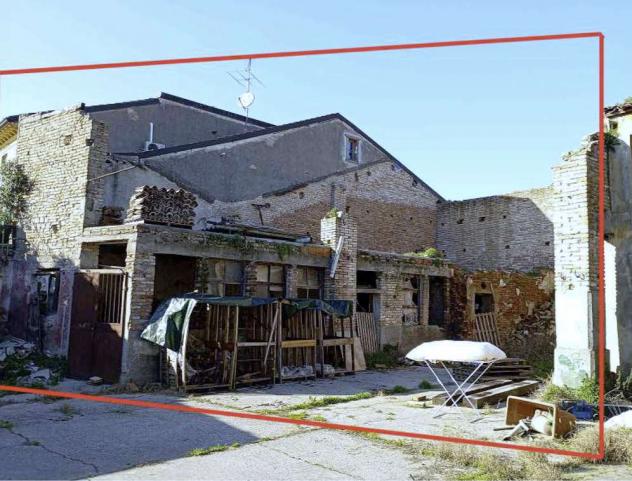 locale commerciale in vendita a Fiesse