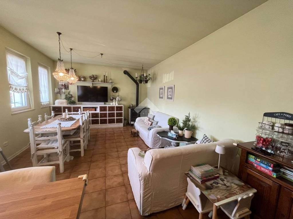 appartamento in vendita a Fiesse in zona Cadimarco