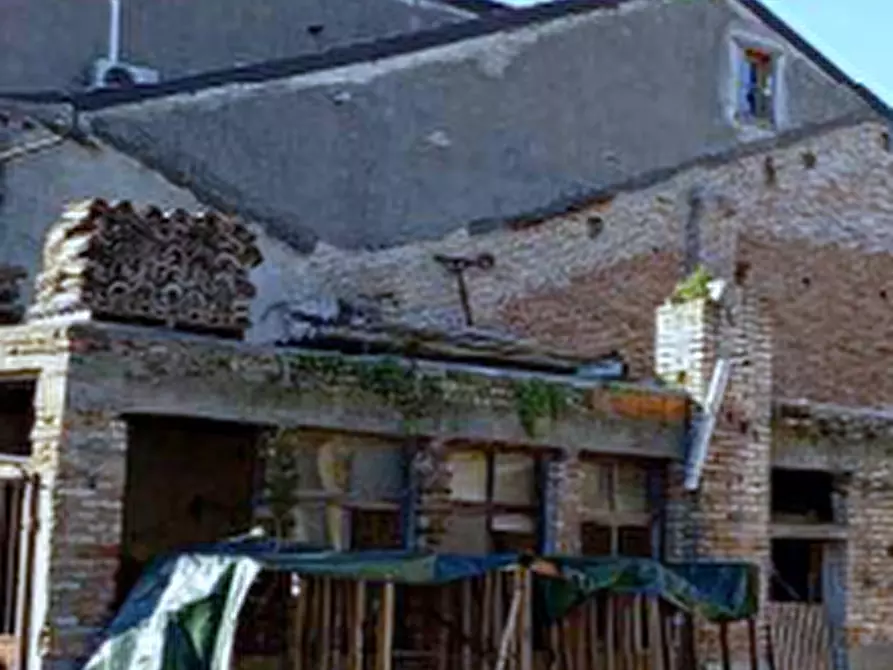 locale di sgombero in vendita a Fiesse