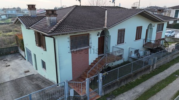 casa indipendente in vendita a Fiesse