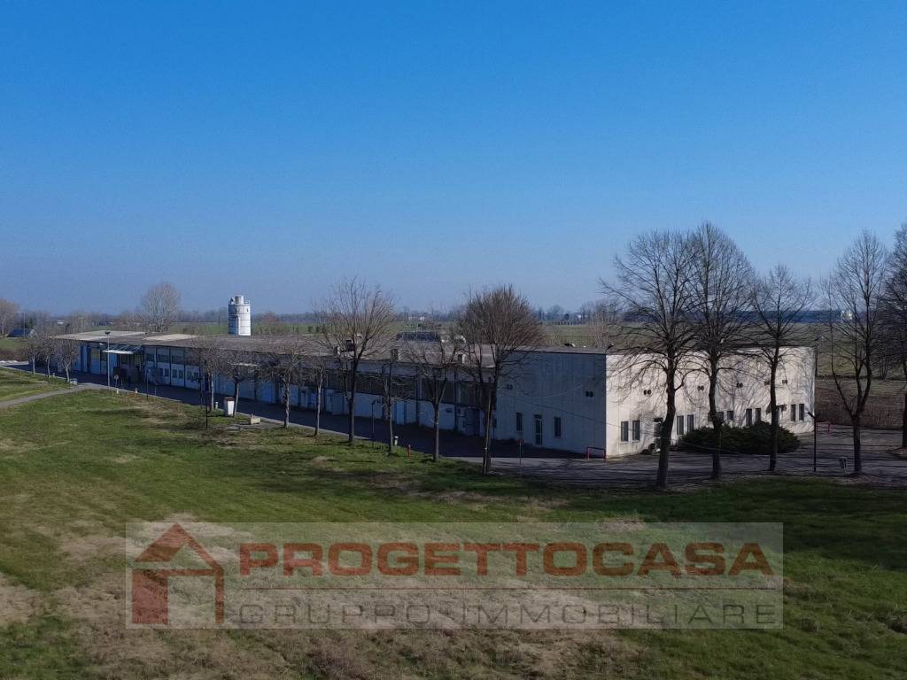 capannone in vendita a Fiesse in zona Cadimarco