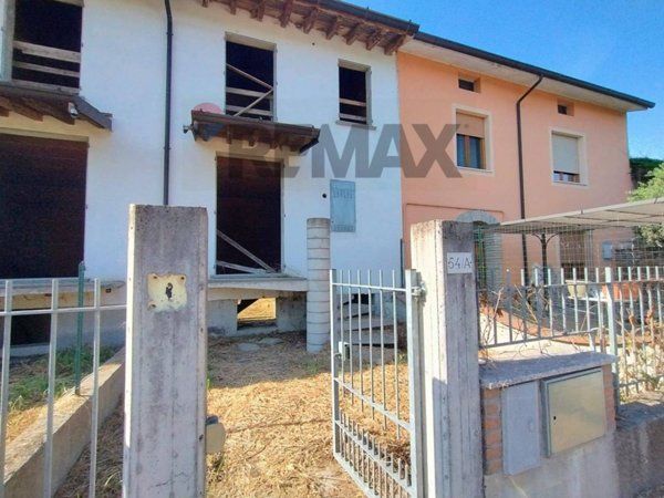casa indipendente in vendita a Fiesse in zona Cadimarco