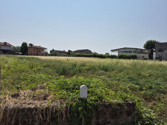 terreno edificabile in vendita a Fiesse