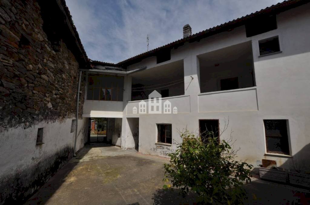 casa indipendente in vendita a Castelnuovo Nigra