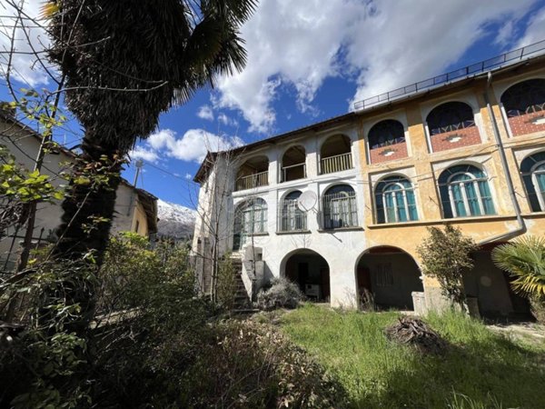 casa indipendente in vendita a Castelnuovo Nigra