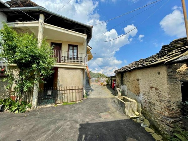 casa semindipendente in vendita a Castelnuovo Nigra