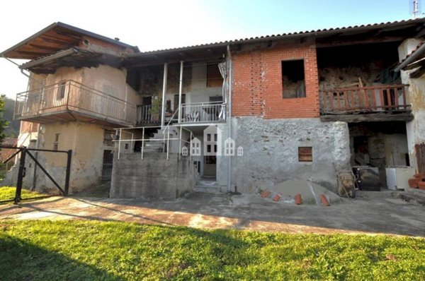 casa indipendente in vendita a Castelnuovo Nigra