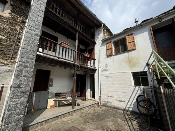 casa indipendente in vendita a Castelnuovo Nigra