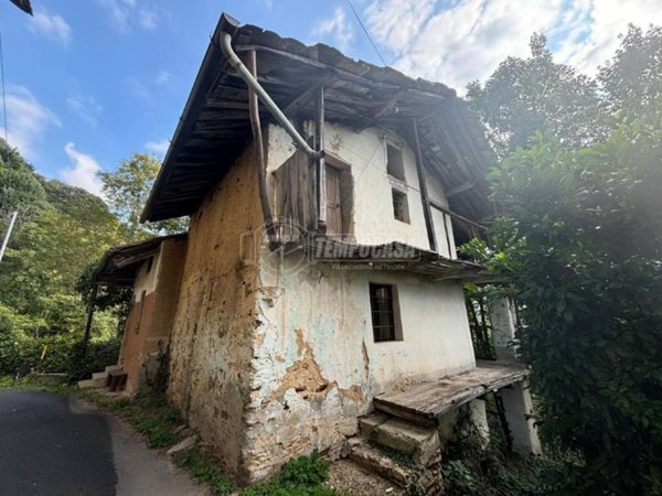 casa indipendente in vendita a Castelnuovo Nigra