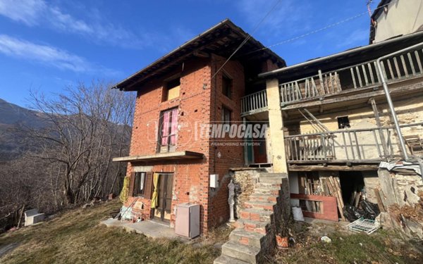 casa indipendente in vendita a Castelnuovo Nigra