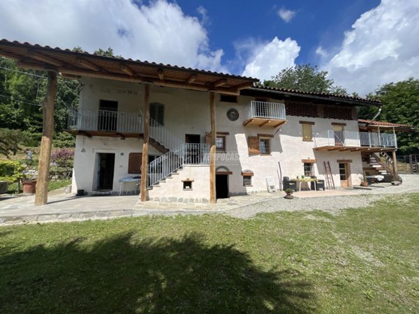 casa indipendente in vendita a Castelnuovo Nigra