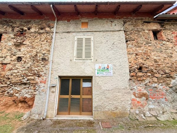casa indipendente in vendita a Castelnuovo Nigra