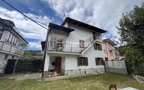 casa indipendente in vendita a Castelnuovo Nigra