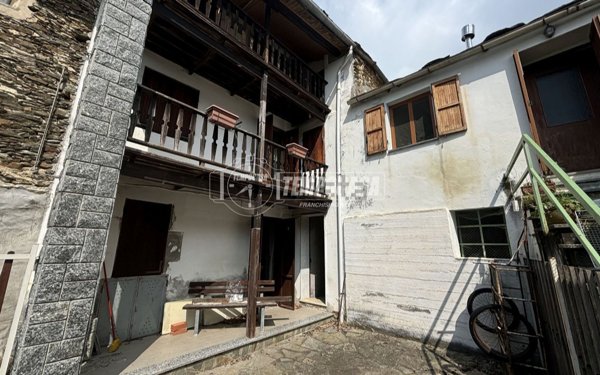 casa indipendente in vendita a Castelnuovo Nigra