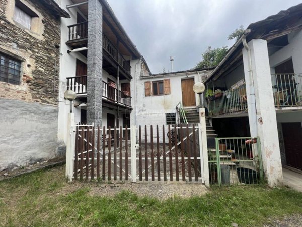 casa indipendente in vendita a Castelnuovo Nigra