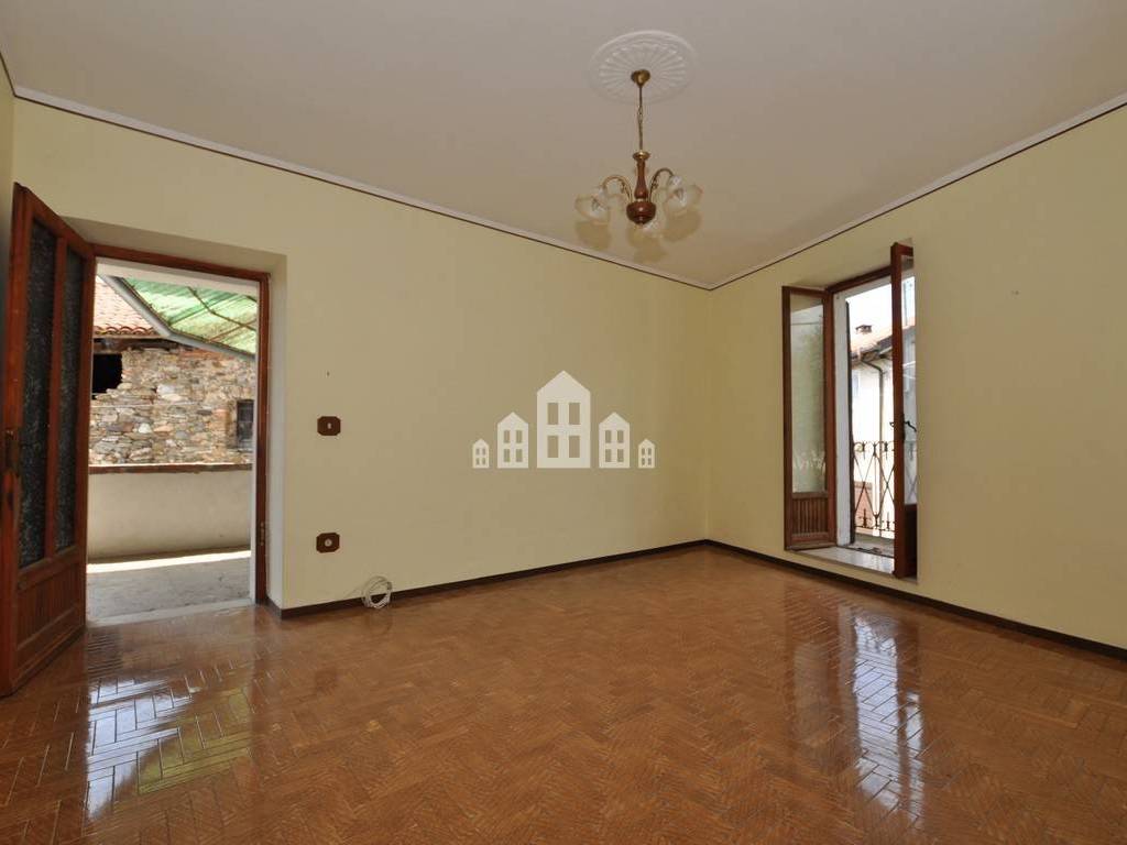 casa indipendente in vendita a Castelnuovo Nigra