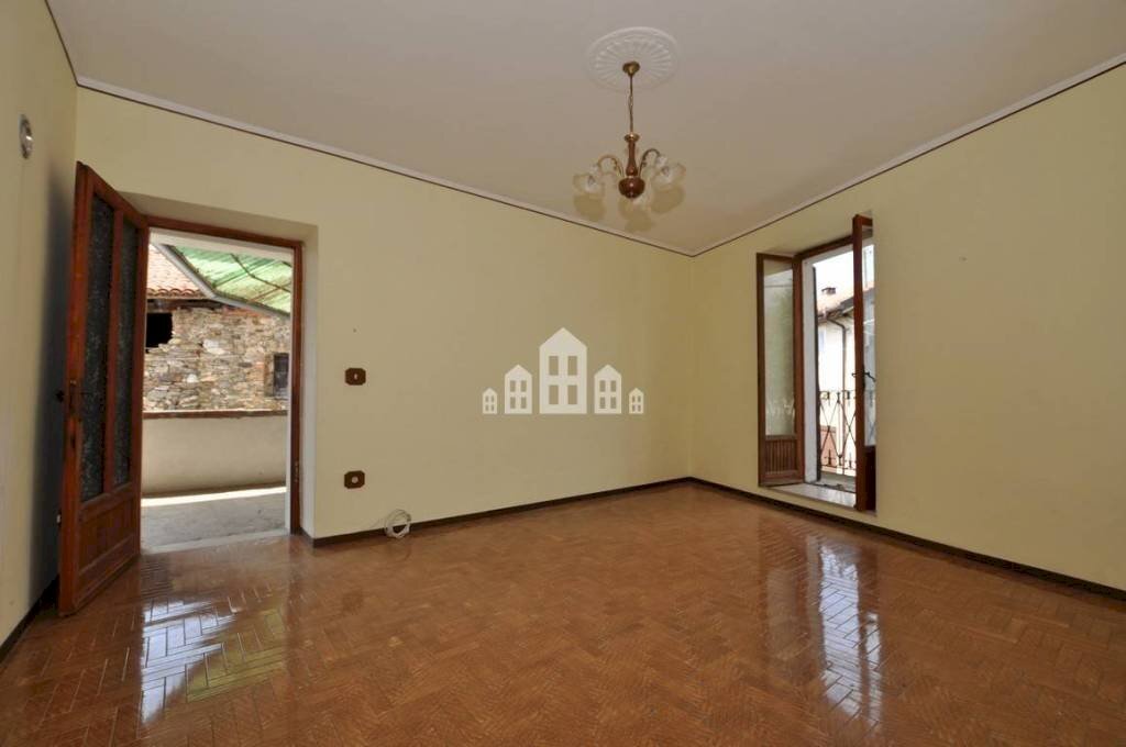 casa indipendente in vendita a Castelnuovo Nigra