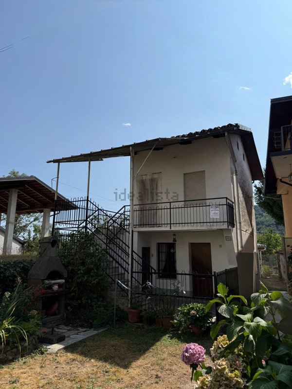 casa indipendente in vendita a Castelnuovo Nigra
