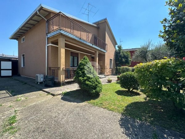 casa indipendente in vendita a Flero