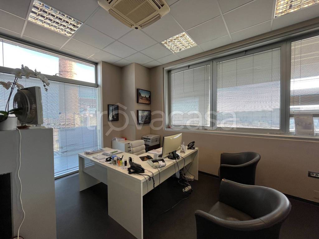 ufficio in vendita a Flero