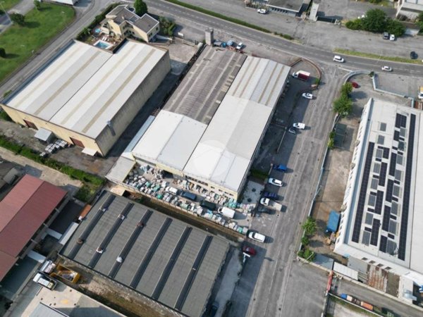 locale commerciale in vendita a Flero