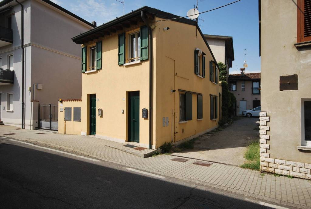 appartamento in vendita a Flero in zona Pietra del Gallo